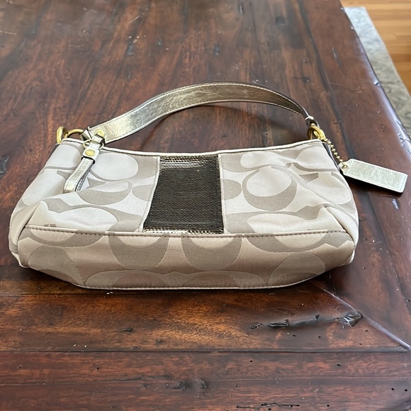 COACH Signature Canvas - Picture 4 of 6
